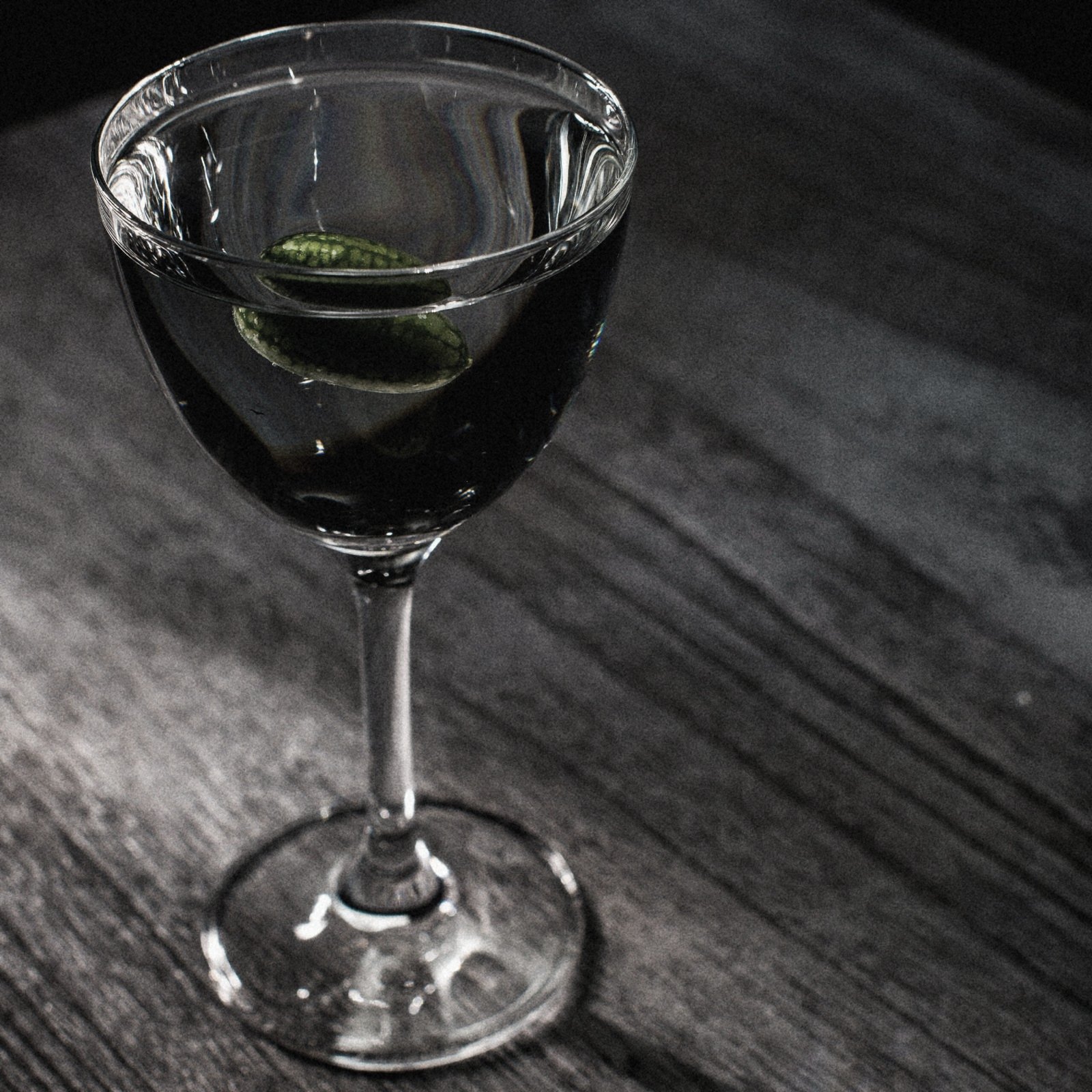 Drink der Bar am Steinplatz auf Holz